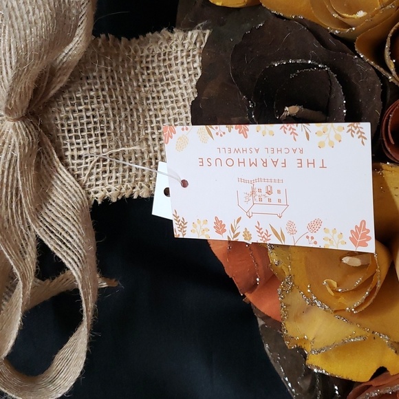 The Farmhouse Rachel Ashwell NWT Glittered Wood Curl Flowers Wreath - Picture 3 of 5